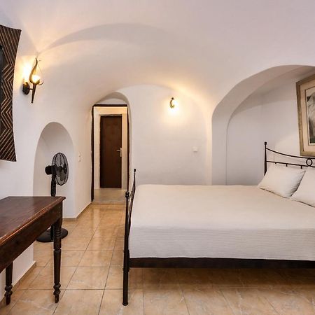 Lava Suites & Lounge Тира Экстерьер фото