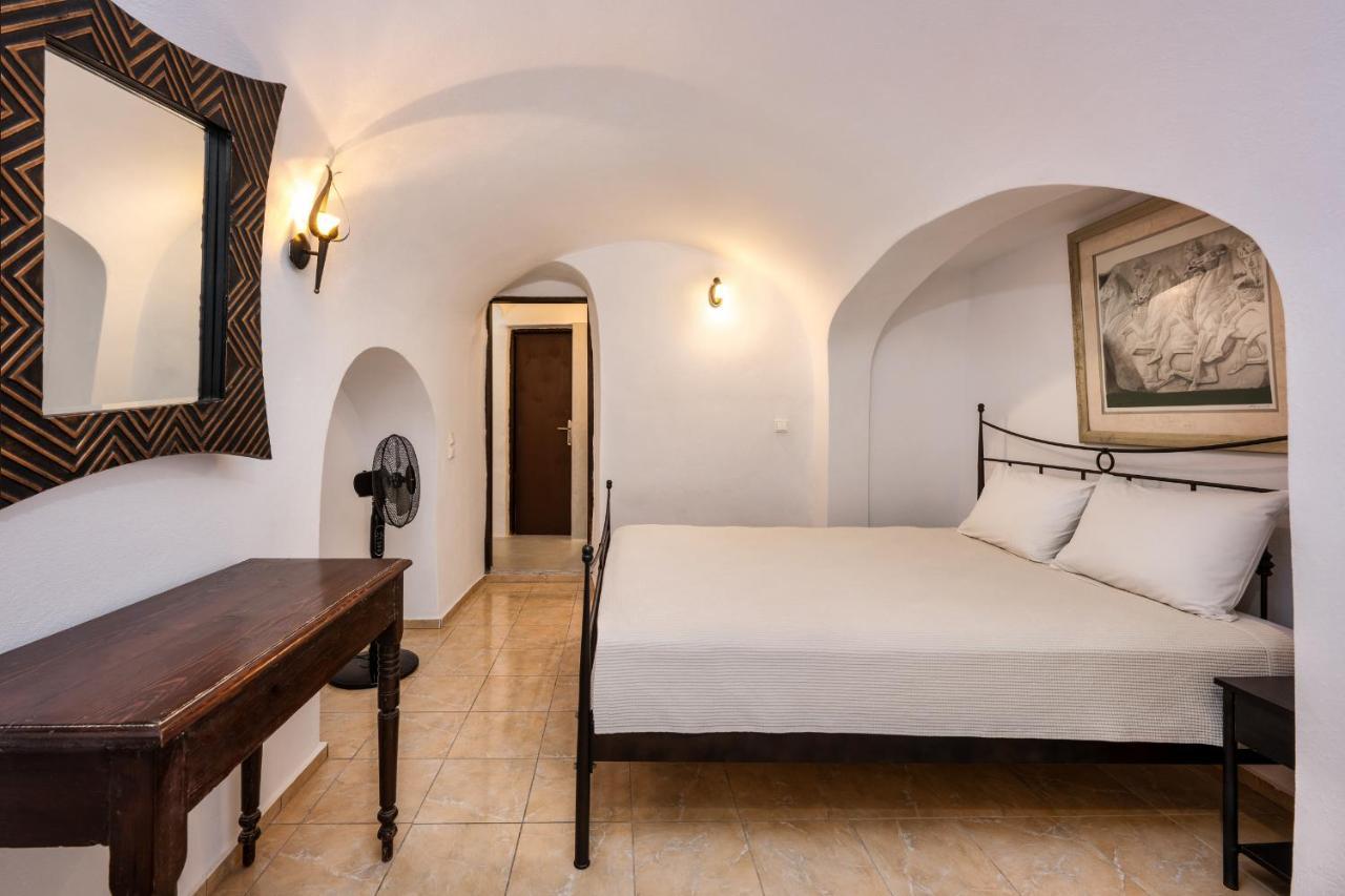 Lava Suites & Lounge Тира Экстерьер фото