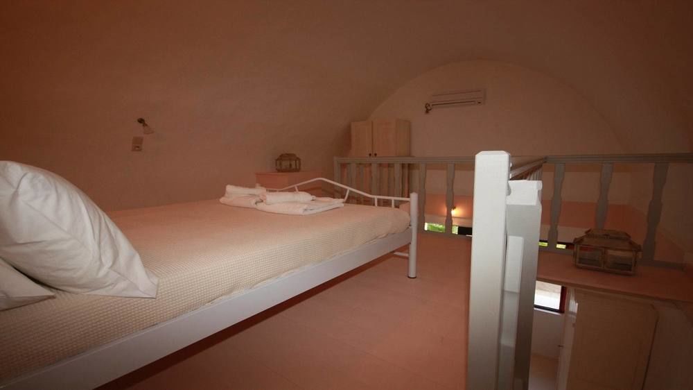Lava Suites & Lounge Тира Экстерьер фото